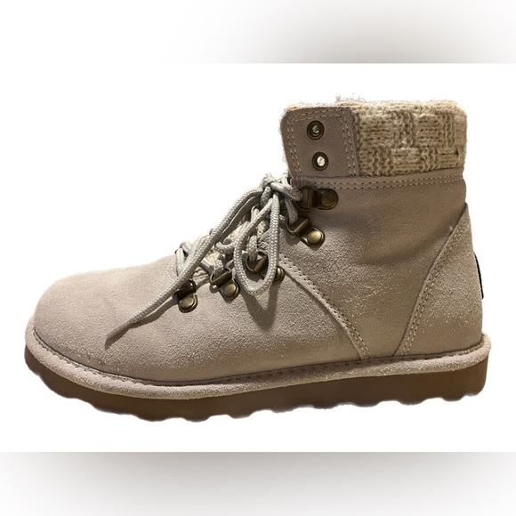Bearpaw Marie Waters Resistant Winter Boots - Women’s Size 9 (White/Light Tan)​​ - Picture 3 of 6